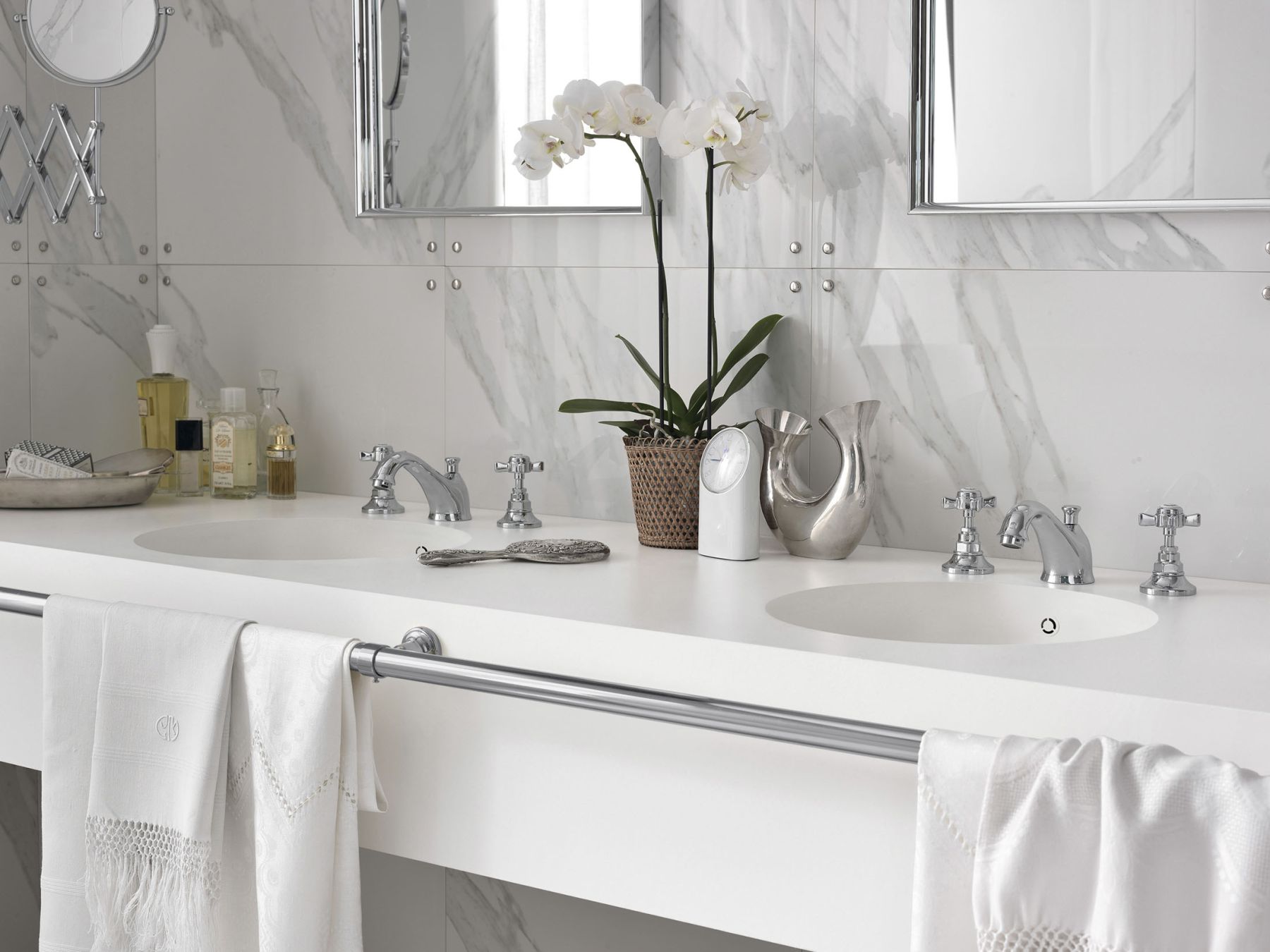 sites/corian-pl.telkeadev.lu/IMG/jpg/bathroom-surface-modern-retro-purity-01.jpg